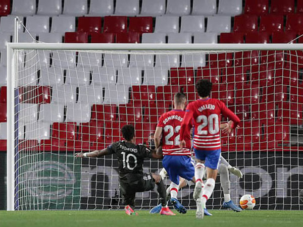 Rashford và Fernandes ghi bàn, MU mở cửa vào bán kết