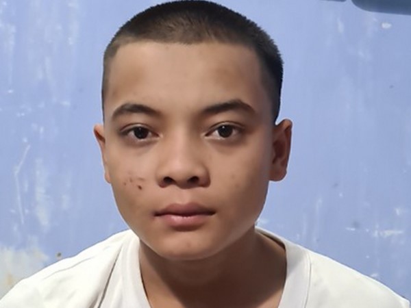 Rú ga ầm ĩ trên đường làng, 'trẻ trâu' đâm 2 vợ chồng thương vong khi bị nhắc nhở