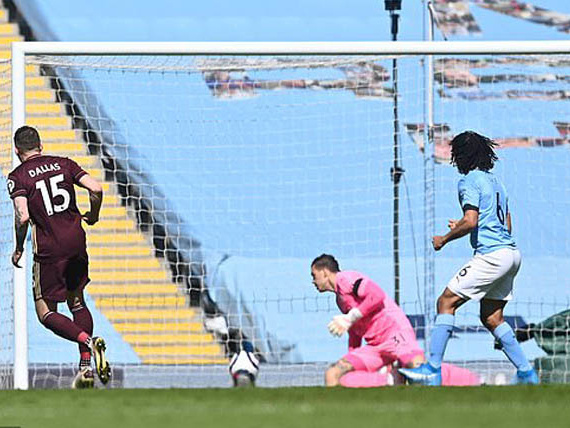 Chơi hơn người, Man City thua Leeds trên sân nhà