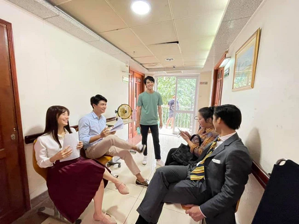 Lộ ảnh chung của Diễm My - Nhan Phúc Vinh trong ngày đầu tiên quay phim mới khiến fan 'rần rần'