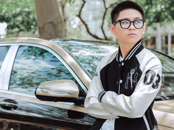 Rich kid lớp 11 ngồi Maybach kể về cái khó của người giàu: 'Họ mua cái gì cũng phải xem giá'