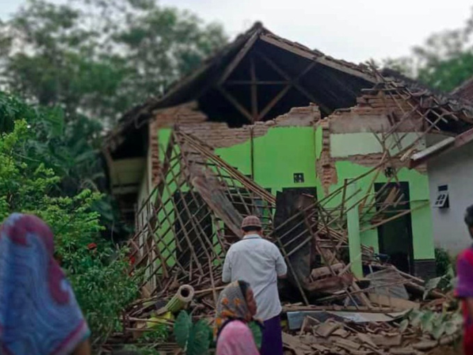 Động đất ở Indonesia, hàng trăm ngôi nhà bị tàn phá