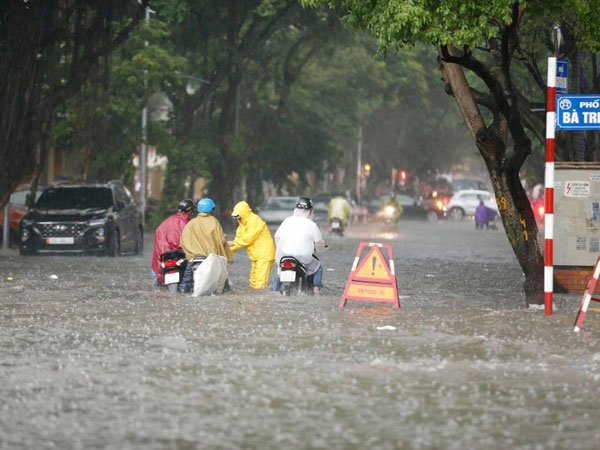 Hà Nội: Lo ngại 11 'điểm đen ngập úng' khi mùa mưa sắp tới