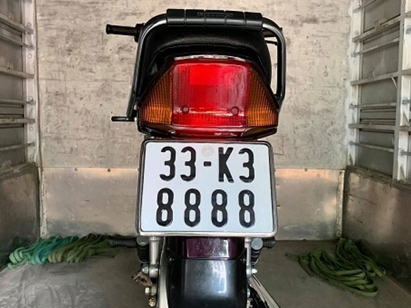 Honda Dream Thái 10 năm tuổi biển tam hoa giá hơn 100 triệu đồng