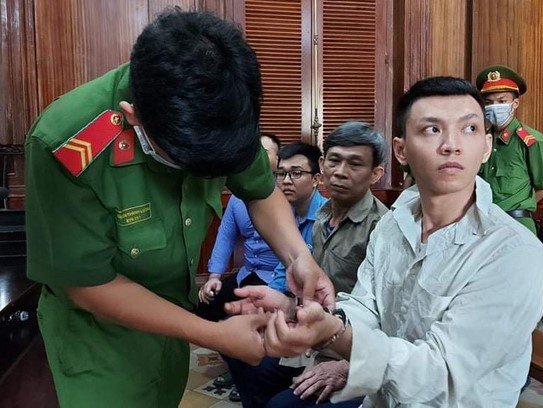 TP HCM: Dùng súng triệt hạ đối thủ sau lời thách thức