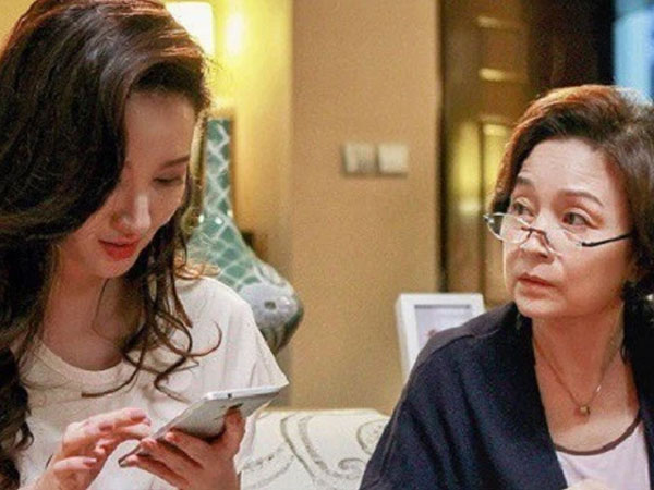 Mẹ chồng đòi giữ thẻ lương của con trai, nàng dâu ngoan ngoãn đồng ý rồi 'tính khôn', song cách làm của cô lại gây tranh cãi