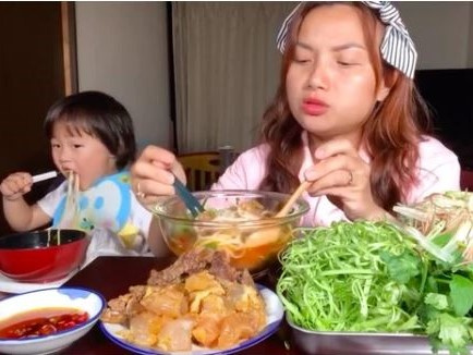 Quỳnh Trần JP tiết lộ mức giá 'khủng' để nấu 1 tô bún bò ở Nhật, dân mạng lại thi nhau 'ném đá' vì lý do này