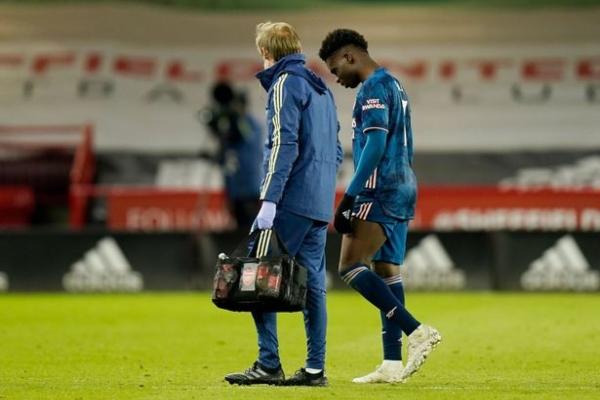 Vừa mới thắng trở lại, Arsenal phải liên tiếp nhận tin dữ