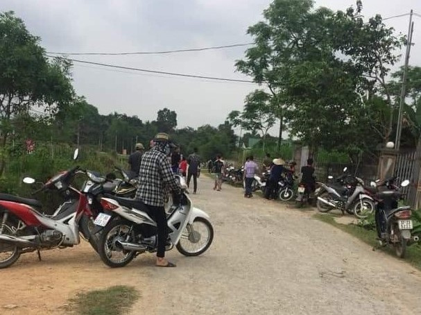 Đi học về, con bàng hoàng phát hiện mẹ chết trong nhà, thi thể bố dưới giếng