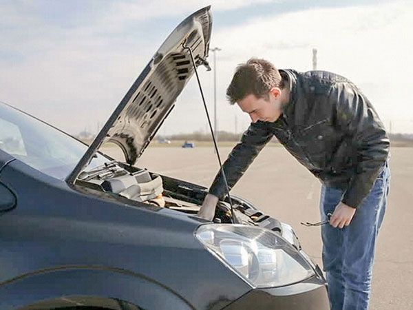 Áp suất dầu động cơ ở mức thấp/cao là do đâu?