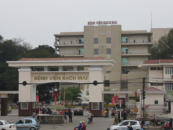 221 nhân viên y tế nghỉ việc, Bệnh viện Bạch Mai nói gì?