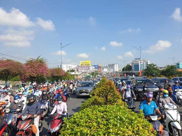 CSGT TP HCM nói gì về cảnh kẹt xe không lối thoát tại cửa ngõ vào trung tâm Sài Gòn sáng nay?