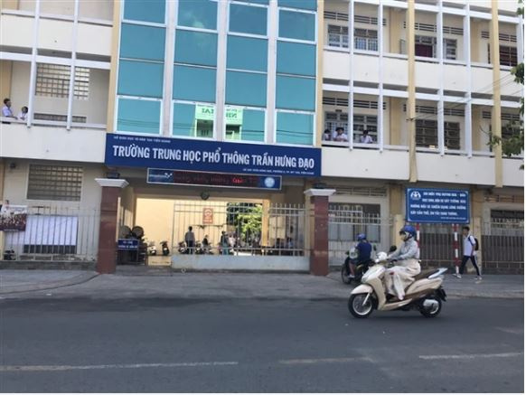 Tức giận vì mất mèo, thầy giáo dạy Giáo dục quốc phòng dùng xà beng đánh lún sọ người đi ngang qua nhà
