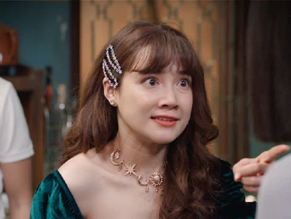 Cây táo nở hoa: Nhã Phương bị Thúy Ngân vạch mặt từng ly dị, khai gian tuổi để đi săn chồng, chị em đánh nhau lật cả mâm cúng bố