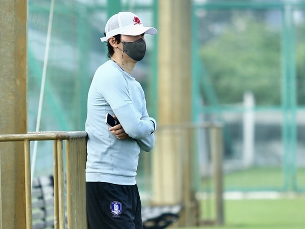 Tân HLV Hàn Quốc đến 'xem giò' các cầu thủ Hà Nội FC