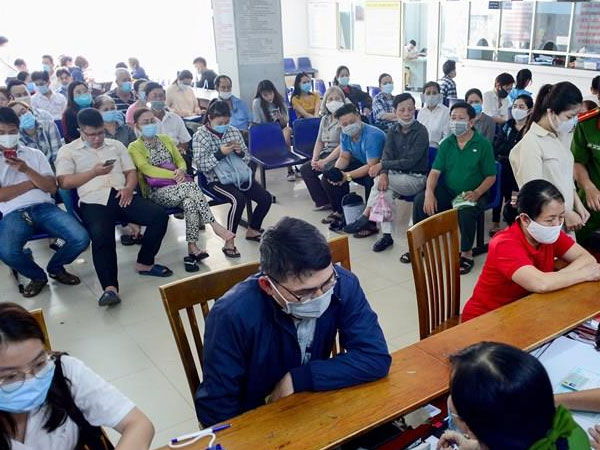 Bị phản ánh thu tiền chênh làm căn cước công dân gắn chíp, Công an Hưng Yên khẳng định 'theo ý nguyện của nhân dân'