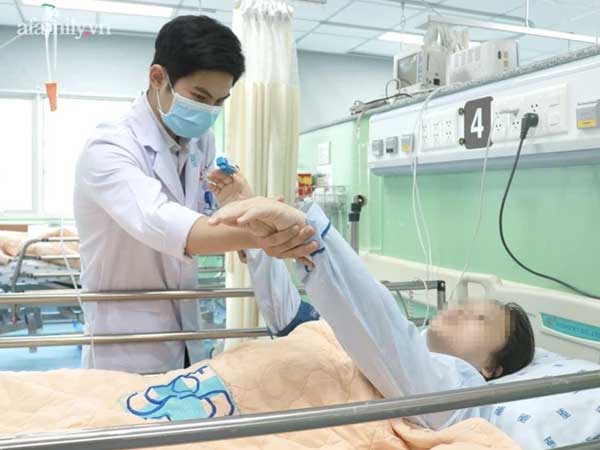 Đang ăn tối thì bất ngờ méo miệng liệt người, sản phụ sắp sinh cùng con trong bụng lâm nguy vì căn bệnh hiểm