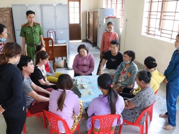 Sòng bạc núp bóng quán giải khát