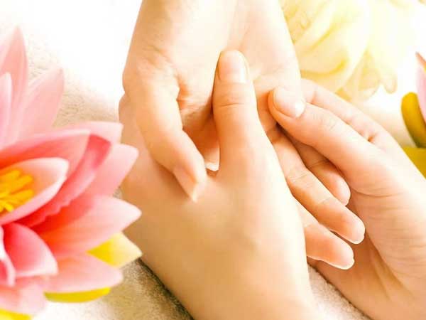 Tê tay tuy là chuyện thường nhưng hãy cẩn thận, nó cũng là dấu hiệu cảnh báo sớm của 5 loại bệnh 'chết người' sau