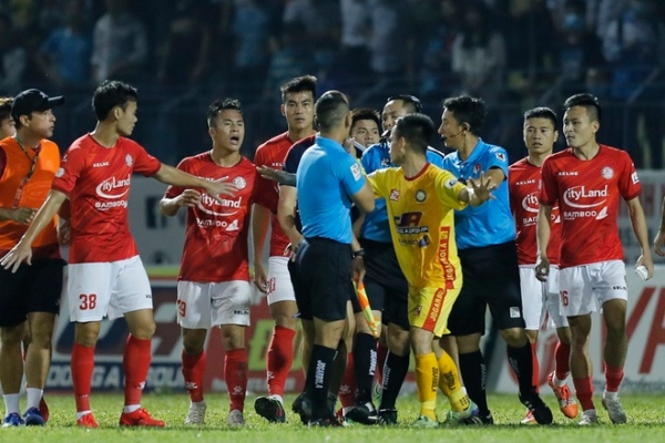 Cựu còi vàng V.League: Trọng tài bị thủ môn Thanh Thắng húc đầu cũng cần tự xem lại mình