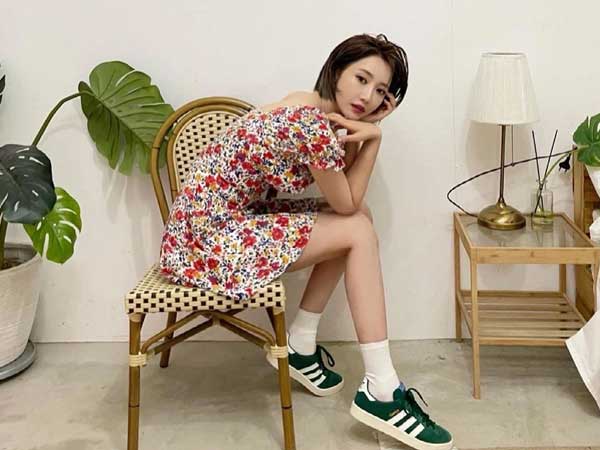 Sao Hàn đồng loạt khoác cả một 'rừng hoa' lên người, nhìn vào biết ngay hot trend năm nay là gì!