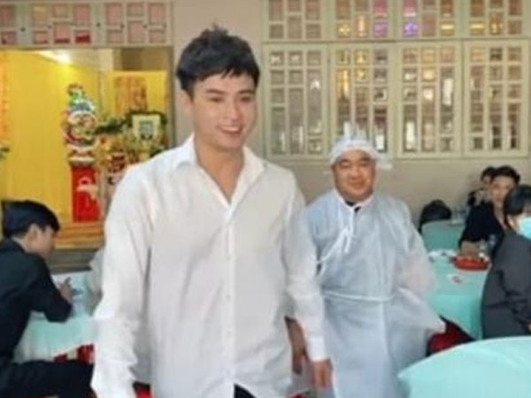 Hồ Quang Hiếu bị chỉ trích dữ dội khi tươi cười trong đám tang bố Hiếu Hiền