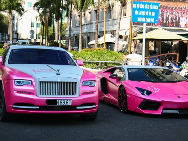 Sở hữu siêu xe Lamborghini, Rolls- Royce màu hồng ấn tượng, bà chủ hãng thảo dược đông y còn có nhan sắc cực phẩm
