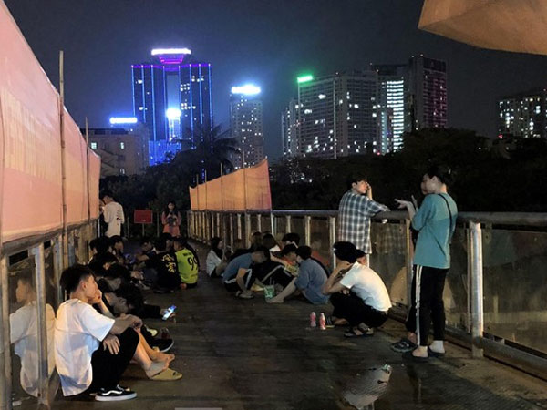 Cầu vượt, hầm đường bộ ngày ‘ế khách’, tối thành chốn hẹn hò