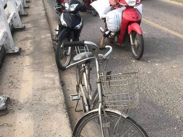 Bỏ lại xe đạp trên cầu, nam sinh lớp 10 nhảy sông tự tử