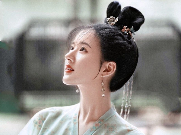 Trường Ca Hành: Fan đòi tẩy chay phim vì Triệu Lộ Tư được PR quá đà, Địch Lệ Nhiệt Ba chỉ làm nền?