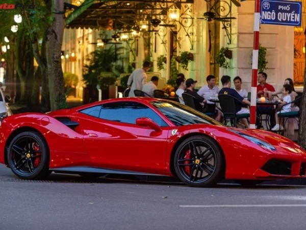Ferrari 488 GTB của ca sĩ Tuấn Hưng đã về tay chủ mới, giá bán lại khoảng 12 tỷ đồng