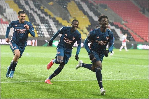 Arsenal đại thắng Slavia Praha trên sân khách, tiến vào Bán kết Europa League