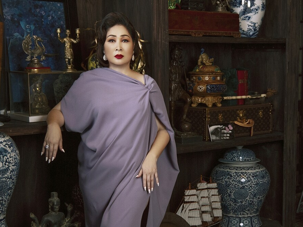 Giữa ồn ào Lý Hải - Trấn Thành, động thái gây chú ý của 'Gái già' Hồng Vân khiến dân mạng cảm phục