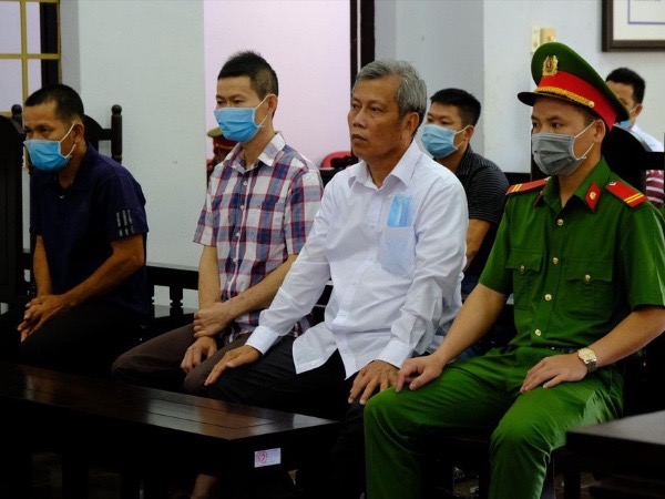 Vụ Trịnh Sướng và đồng phạm làm xăng giả: Bị cáo bật khóc, nhận hết tội
