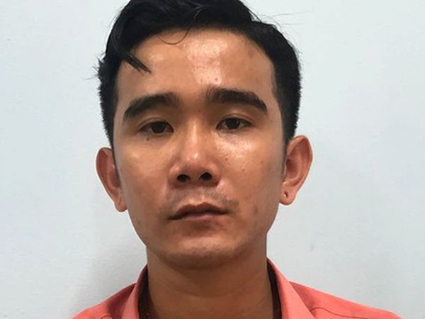 Dùng chìa khóa xe máy đâm liên tiếp vào ngực đối thủ vì ngăn cản chở người yêu về