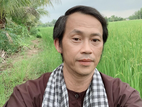 Chỉ sau 3 tháng, kênh Yotube Hoài Linh đạt 1 triệu đăng kí: Nút bạc chưa về lại nhận tiếp nút vàng
