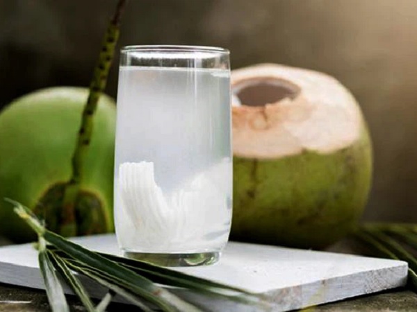 Kết quả bất ngờ khi soi nước dừa dưới kính hiển vi và 'thời điểm vàng' uống nước dừa trong ngày giúp phụ nữ “hồi xuân”, bất chấp hết bệnh tật