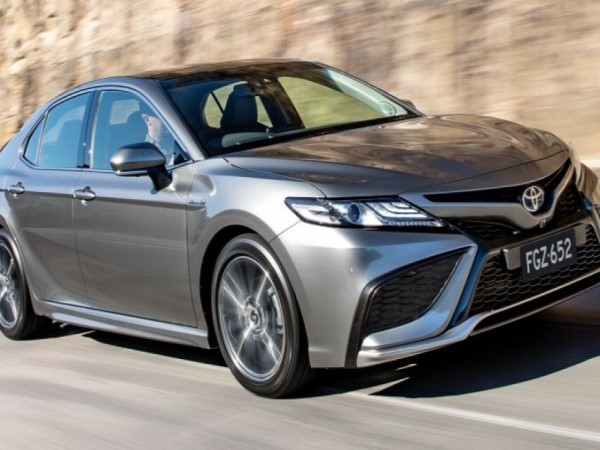 Toyota Camry 2021 bản nâng cấp chính thức ra mắt