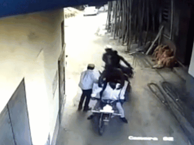 Video: Ba tên cướp khốn đốn vì điều không ngờ