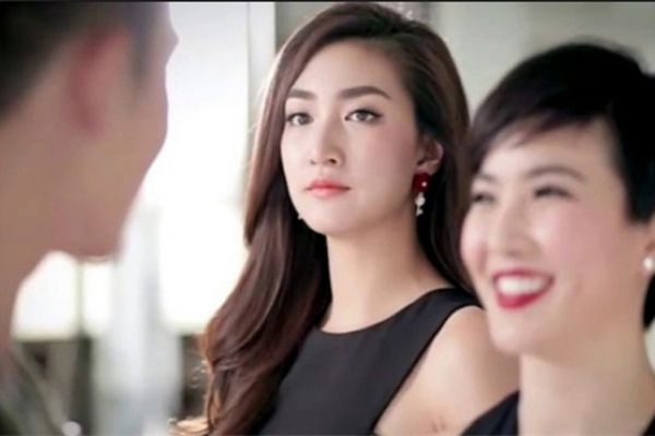 Chồng đi Sa Pa cùng bồ, con ốm vợ gọi không về nhưng đến chiều hôm sau anh ta lại 'sốc tận óc' khi chứng kiến màn 'xé nháp' của vợ mình