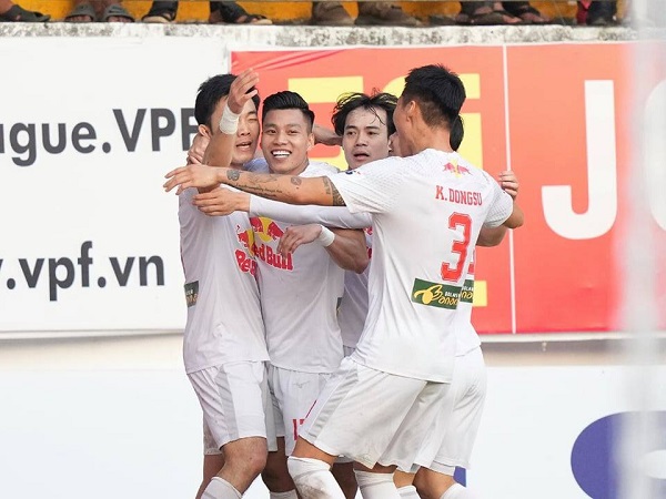 Xuân Trường lập siêu phẩm sút xa, HAGL đánh bại Hà Nội FC để tiếp tục bay cao tại V.League 2021