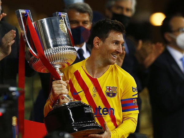 Messi lập loạt kỷ lục trong lần đầu nâng cúp với tư cách đội trưởng Barca