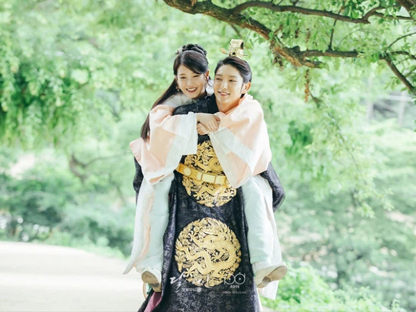 IU - Lee Jun Ki lần đầu tiết lộ Moon Lovers lẽ ra kết thúc có hậu, netizen dậy sóng 'trả lại nước mắt đây'