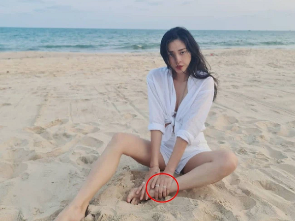 Ngô Thanh Vân để lộ tay đeo nhẫn ngón áp út, phải chăng ngầm thông báo đã 'chốt đơn' tình trẻ kém 11 tuổi?