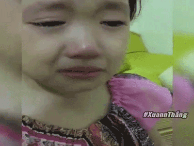 Được hỏi: 'Không học thì sau này con làm gì?', bé gái trả lời vỏn vẹn hai chữ khiến dân tình cười không ngậm được miệng