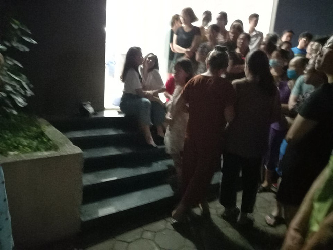 Vụ bé gái rơi từ tầng 24 chung cư xuống đất tử vong: 'Sao con bỏ mẹ mà đi vậy con ơi!'