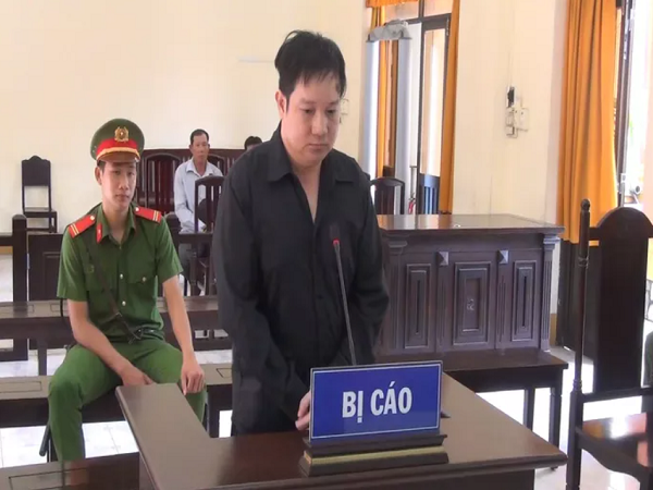 CLIP: Em vợ đâm chết anh rể ở Phú Quốc rồi mang súng nộp công an