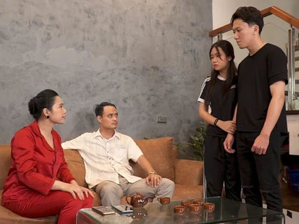 Lỡ có bầu nên phải cưới, bố mẹ 2 bên đang nói chuyện thì bạn trai phát biểu 1 câu sống sượng