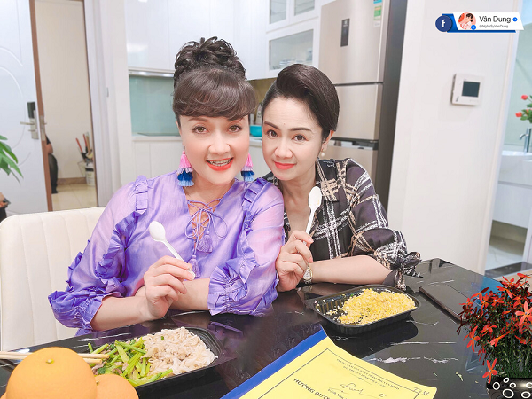 Hướng dương ngược nắng: Từng không đội trời chung, 'tiểu tam' - 'chính thất' bỗng thân nhau như chị em, nguyên nhân vẫn vì một người đàn ông?