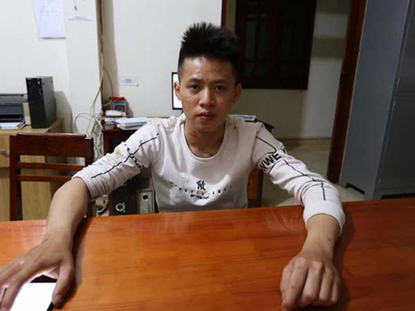 Không đội mũ bảo hiểm, lạng lách trêu tức CSGT, ném ớt bột rồi bỏ chạy